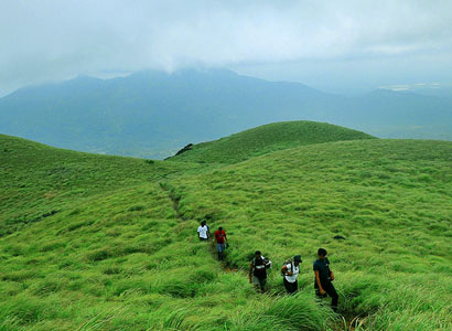 TREKKING